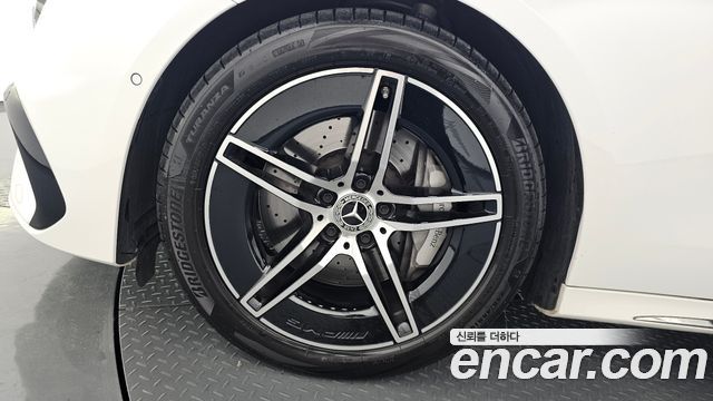 Mercedes-Benz E-Class W214 E300 4MATIC AMG Line - фото 4