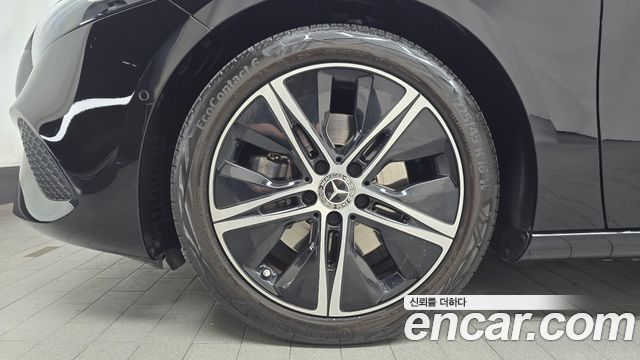 Mercedes-Benz A-Class W177 A220 Sedan - фото 4