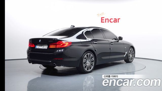 BMW 5-Series G30 530i Luxury Plus - фото 1