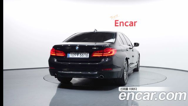 BMW 5-Series G30 530i Luxury Plus - фото 3