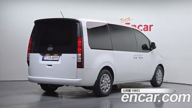 Hyundai Staria 4WD Tourer 11-Seater Modern - фото 1