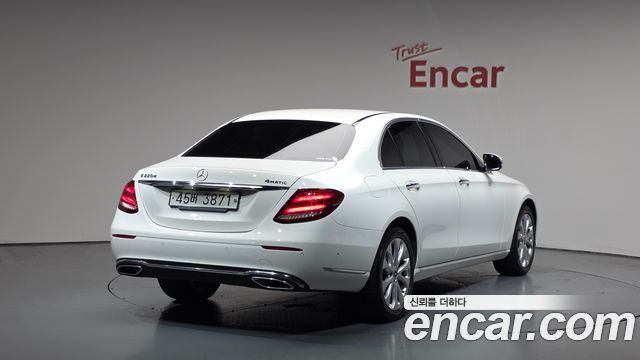 Mercedes-Benz E-Class W213 E220d 4MATIC Exclusive - фото 1