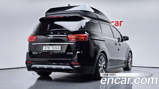 Kia Carnival Новый 9-Seater Hi-Limousine Noblesse Special - фото 1