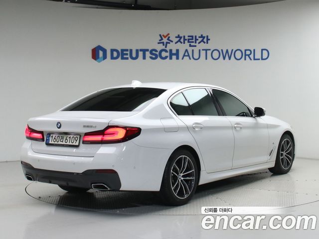 BMW 5-Series G30 523d M Sport - фото 1