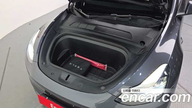 Tesla Model Y Long Range AWD - фото 4