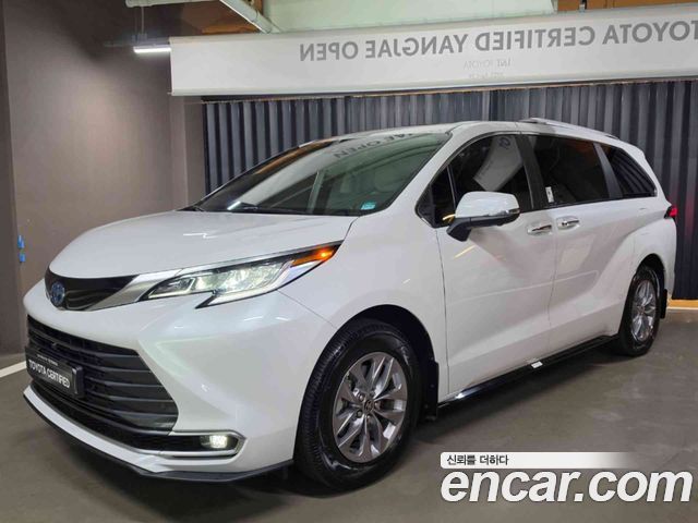 Toyota Sienna 4-го поколения 2.5 Hybrid AWD - фото 0