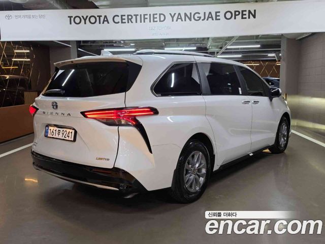 Toyota Sienna 4-го поколения 2.5 Hybrid AWD - фото 1