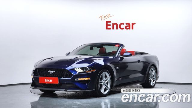 Ford Mustang GT Convertible - фото 0