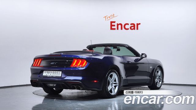 Ford Mustang GT Convertible - фото 1
