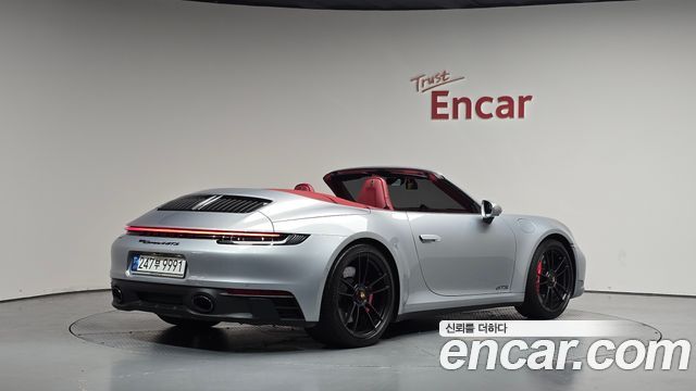 Porsche 911 Carrera 4 GTS Cabriolet - фото 0