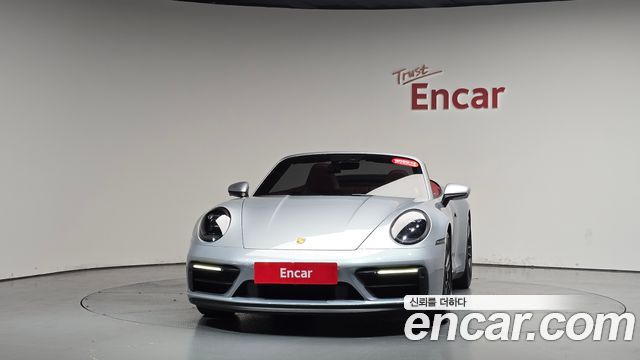 Porsche 911 Carrera 4 GTS Cabriolet - фото 1