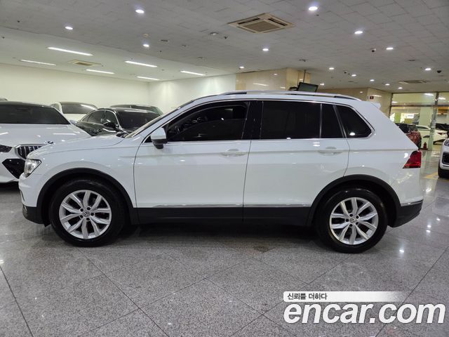 Volkswagen Tiguan 2-го поколения 2.0 TDI Premium - фото 2