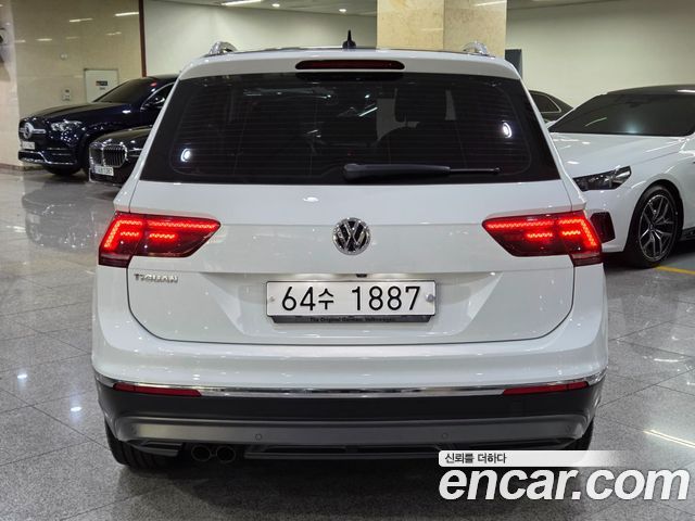 Volkswagen Tiguan 2-го поколения 2.0 TDI Premium - фото 3