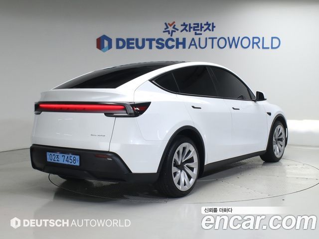 Tesla Model Y Long Range AWD - фото 1