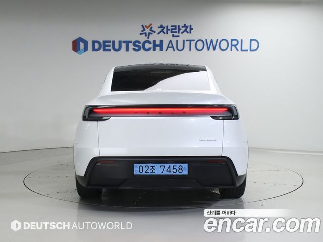 Tesla Model Y Long Range AWD - фото 3