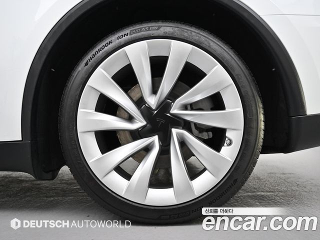 Tesla Model Y Long Range AWD - фото 4