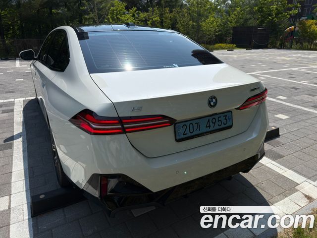BMW i5 G60 eDrive 40 M Sport - фото 3