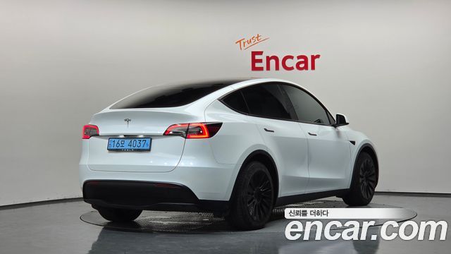 Tesla Model Y RWD - фото 1