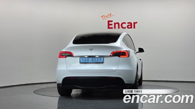 Tesla Model Y RWD - фото 3