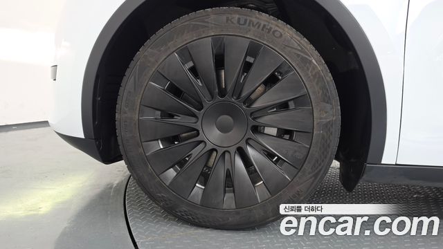 Tesla Model Y RWD - фото 4