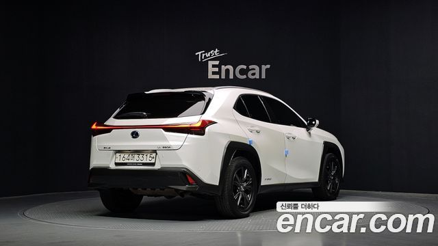 Lexus UX 2.0 2WD - фото 1