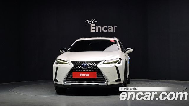 Lexus UX 2.0 2WD - фото 2