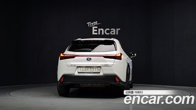 Lexus UX 2.0 2WD - фото 3