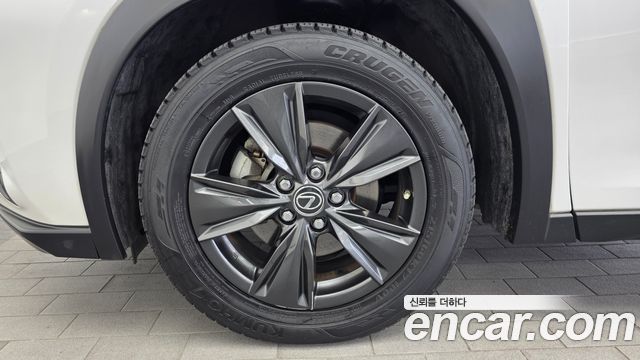 Lexus UX 2.0 2WD - фото 4