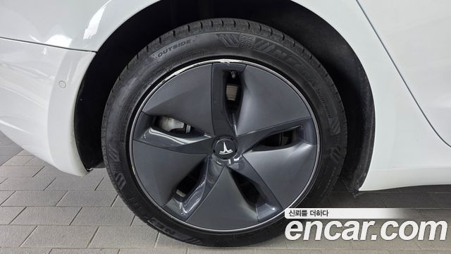 Tesla Model 3 Standard Range Plue RWD - фото 4