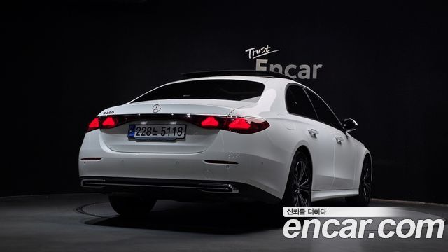 Mercedes-Benz E-Class W214 E200 Avantgarde - фото 1
