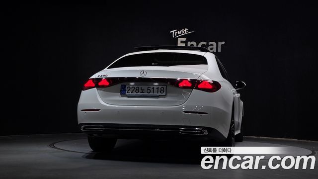 Mercedes-Benz E-Class W214 E200 Avantgarde - фото 3