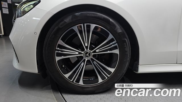 Mercedes-Benz E-Class W214 E200 Avantgarde - фото 4
