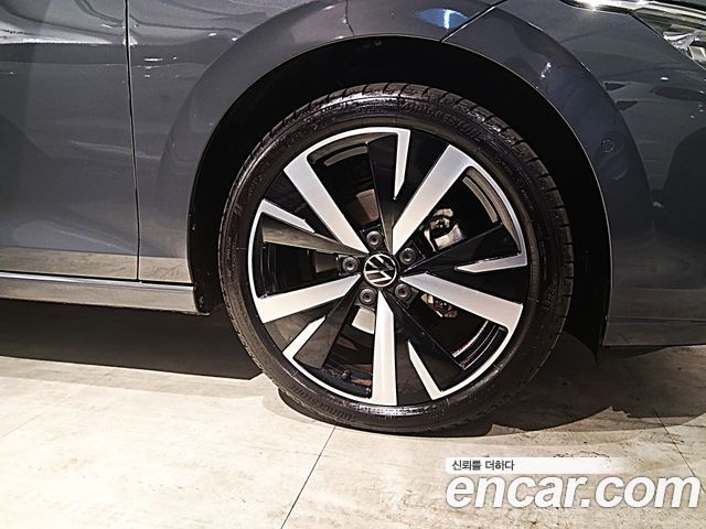 Volkswagen Golf 8-го поколения 2.0 TDI Prestige - фото 4