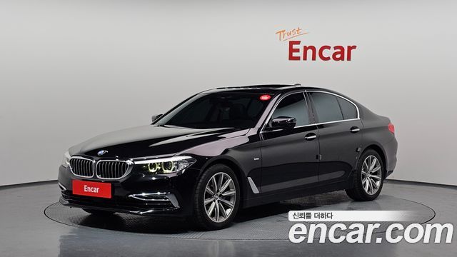 BMW 5-Series G30 520i Luxury - фото 0