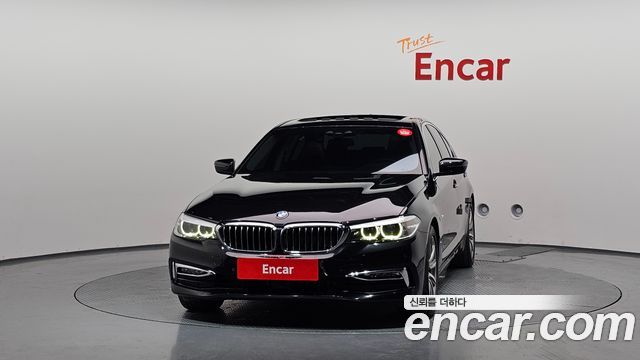 BMW 5-Series G30 520i Luxury - фото 2