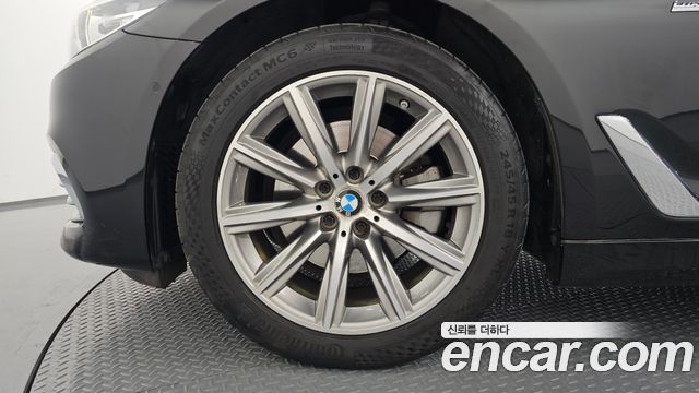 BMW 5-Series G30 520i Luxury - фото 4