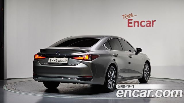 Lexus ES 7-го поколения Supreme - фото 1