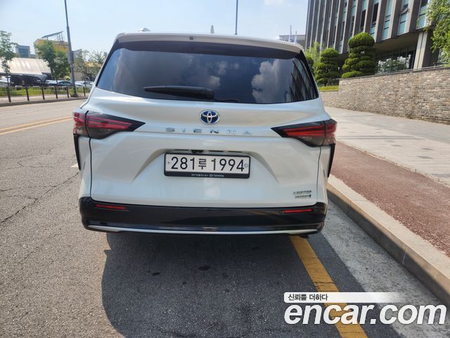 Toyota Sienna 4-го поколения 2.5 Hybrid 2WD - фото 1