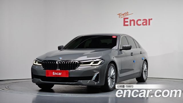 BMW 5-Series G30 520i Luxury - фото 0