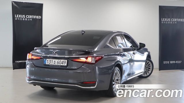 Lexus ES 7-го поколения Executive - фото 1