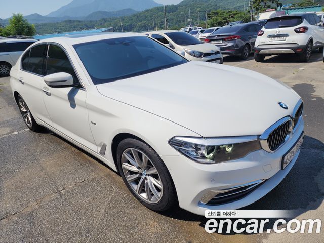 BMW 5-Series G30 520i Luxury - фото 0