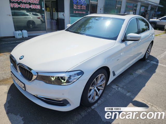 BMW 5-Series G30 520i Luxury - фото 2