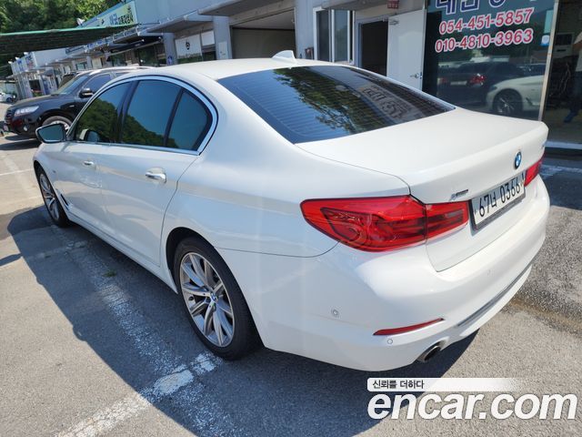 BMW 5-Series G30 520i Luxury - фото 3