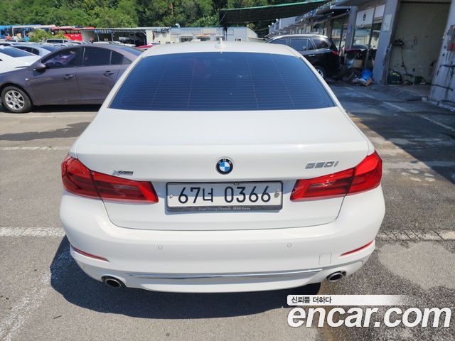 BMW 5-Series G30 520i Luxury - фото 4