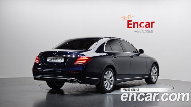 Mercedes-Benz E-Class W213 E300 4MATIC Exclusive - фото 1