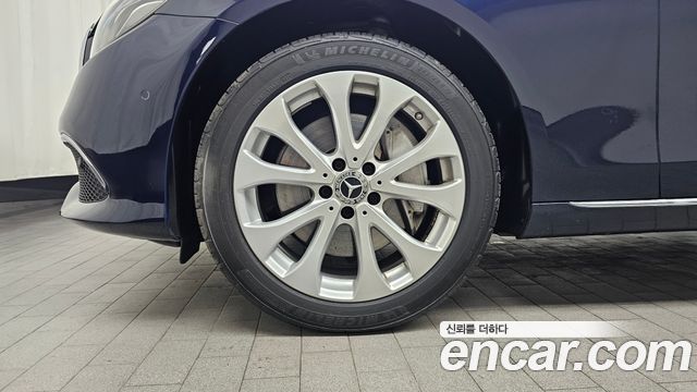 Mercedes-Benz E-Class W213 E300 4MATIC Exclusive - фото 4