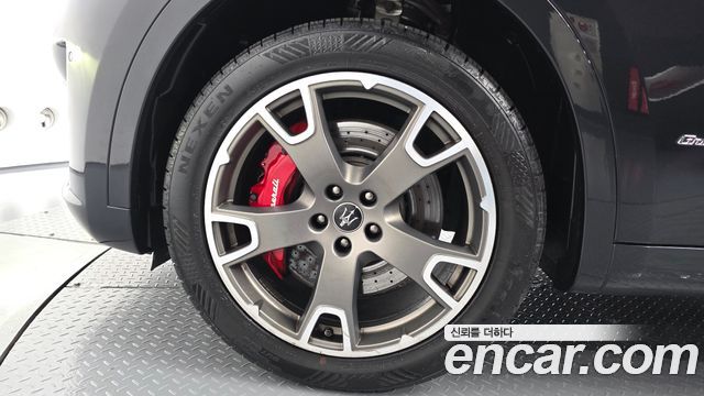 Maserati Levante 3.0 Diesel AWD - фото 4