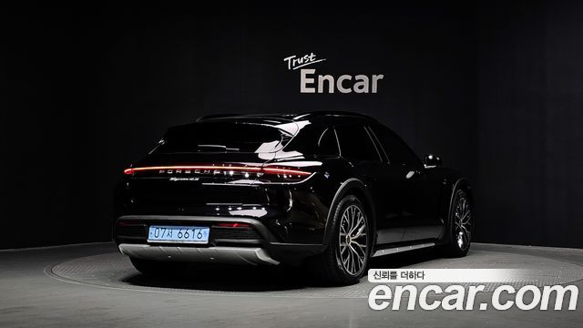 Porsche Taycan 4S Cross Turismo - фото 1