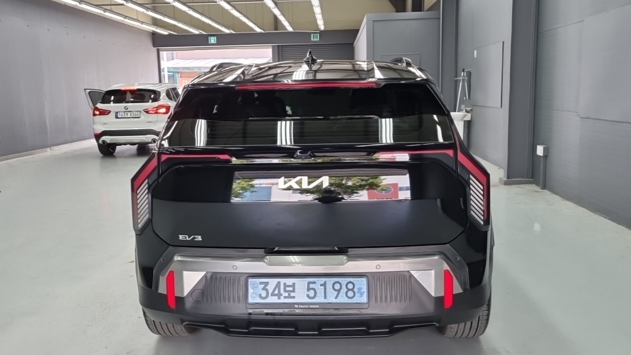 Kia EV3 Long Range 2WD Earth - фото 1