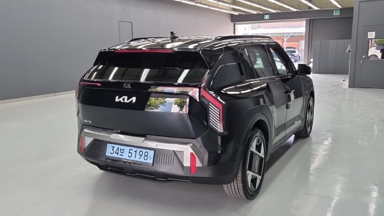 Kia EV3 Long Range 2WD Earth - фото 3